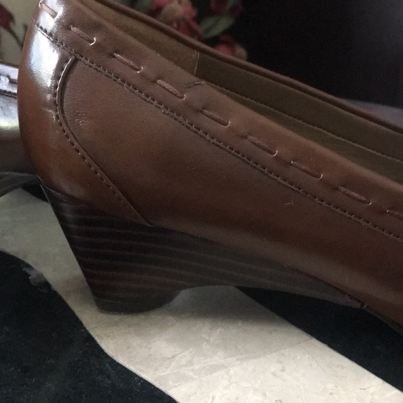 Cute wedge shoe with  stitching details - Picture 6 of 8